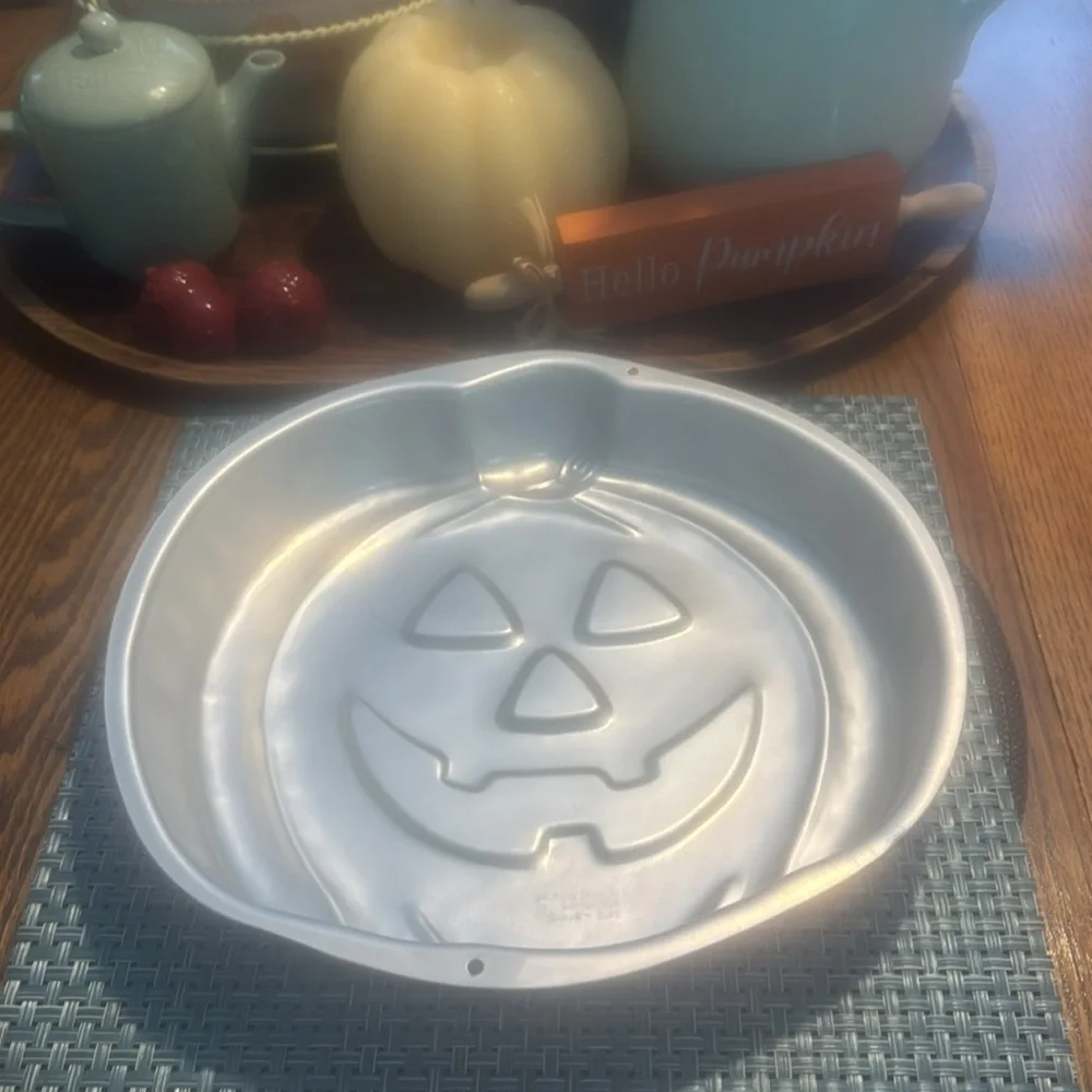 Vintage Wilton Jack-O-Lantern Pumpkin cake pan